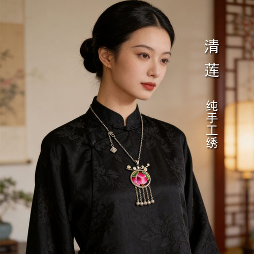 红依新中式苗银手工刺绣吊坠