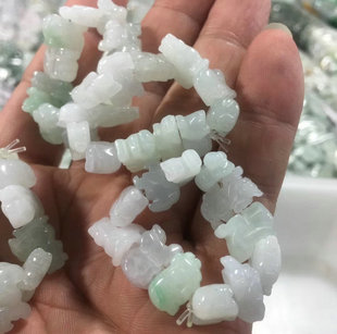 翡翠A货玉石猪生肖散珠子小吊坠DIY手链饰品配件十二生肖挂件