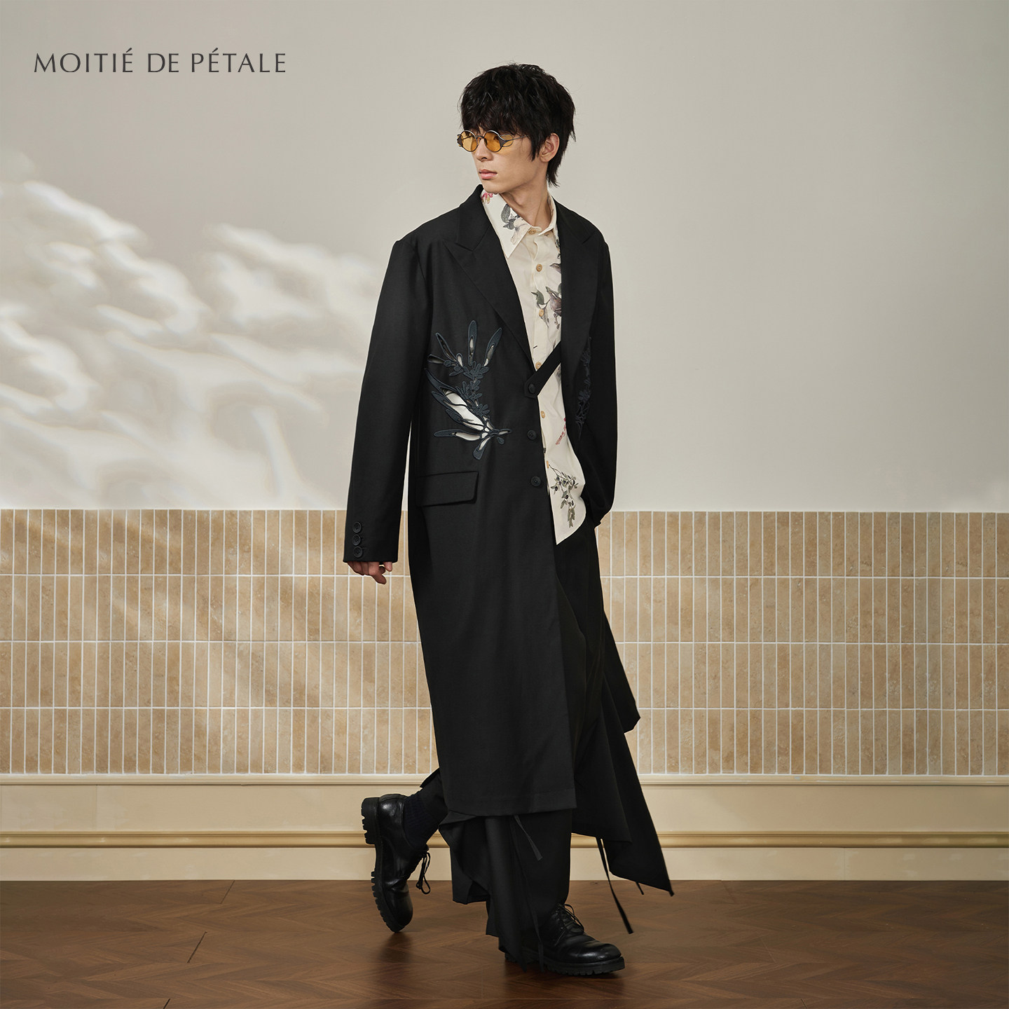 半片花瓣「迷迭香」100%精纺羊毛花卉镂空刺绣大衣 暗黑廓形外套,男装,毛呢大衣,淘宝优惠券,粉丝福利购,淘宝优惠卷