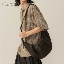 半片花瓣首创立体叠褶麂皮牛角包