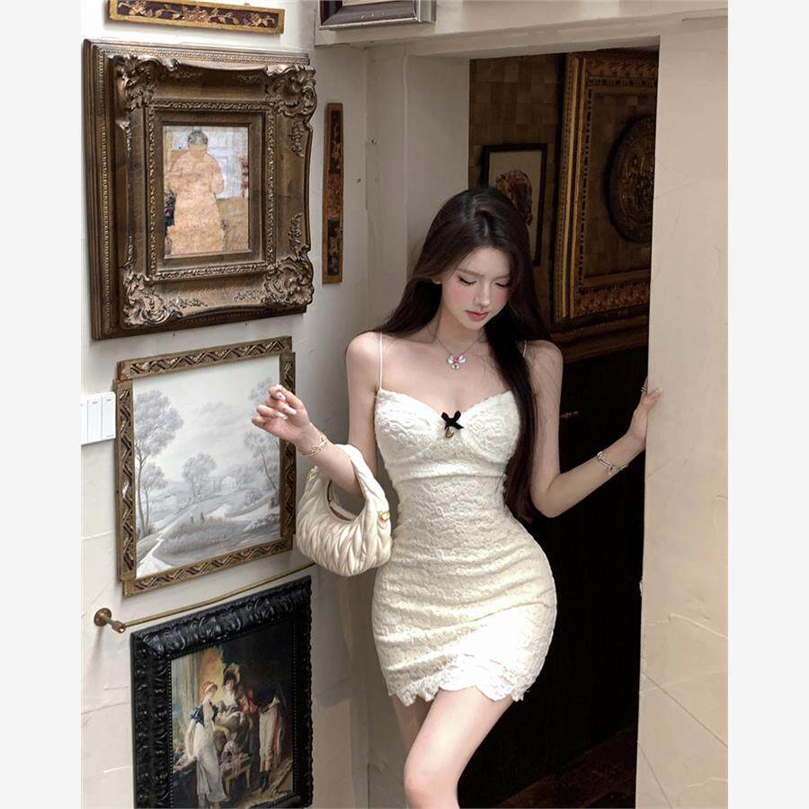性感纯欲蕾丝吊带连衣裙女装夏季白色辣妹蝴蝶结裙子紧身包臀短裙