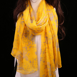 真丝围巾女春秋娇黄色明亮愉快薄款多功能波点长款印花桑蚕丝丝巾