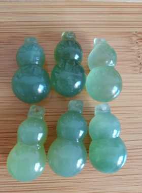 天然岫玉顶坠葫芦”高:27.1mm  宽:13.5mm  质量:6g  编号:46+