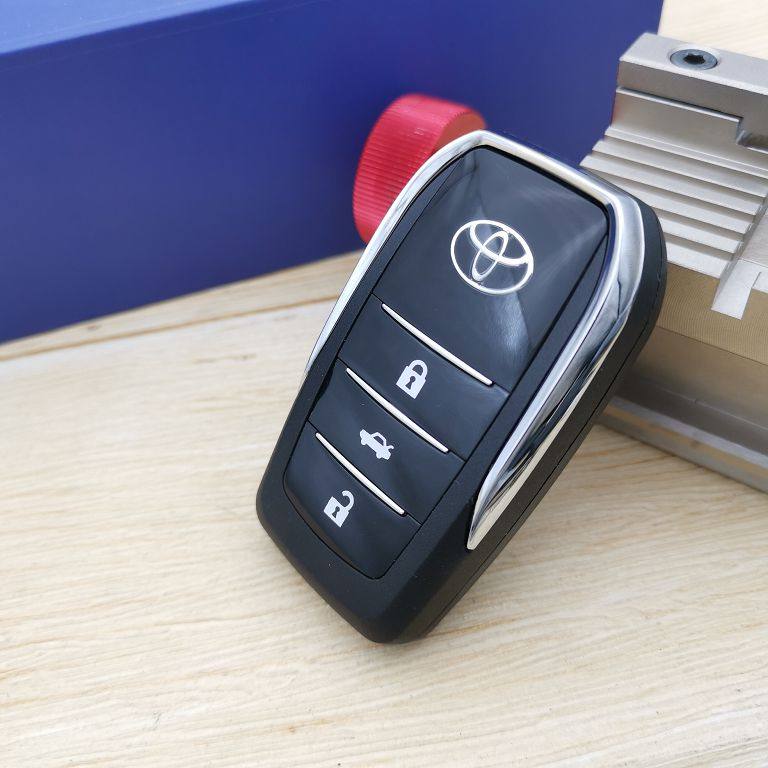适用于丰田新威驰FS致享致炫雅力士汽车门备用锁折叠钥匙遥控器