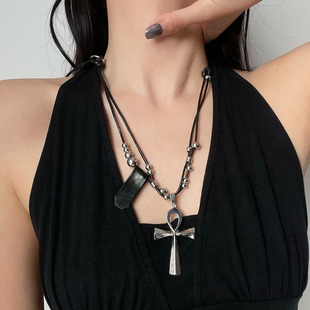 暗黑风金属十字架项链女亚文化哥特风长款皮绳镶钻毛衣链甜酷配饰