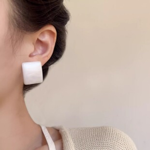 精致设计方形亚克力乳白色棕色耳环耳钉女小众高级感轻奢气质耳饰