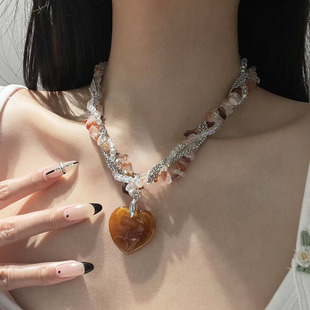高级感琥珀色爱心吊坠串珠链条气质轻奢高级感锁骨链多层叠戴项链