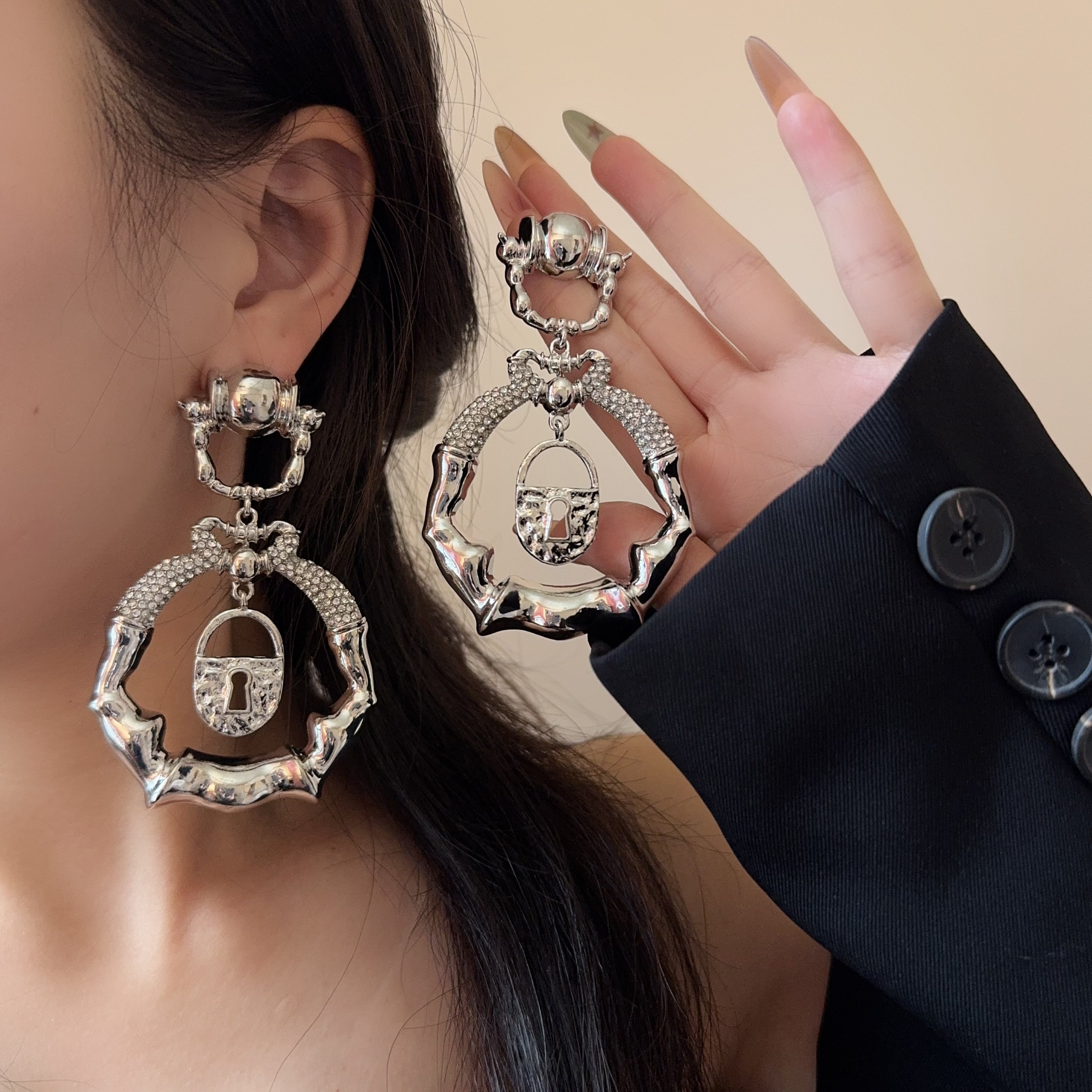 欧美复古夸张重工竹节镶钻锁头耳环圆形耳坠时髦走秀高级感耳饰女,饰品/流行首饰/时尚饰品新,耳环,淘宝优惠券,粉丝福利购,淘宝优惠卷
