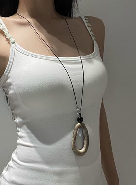 夸张椭圆树脂镂空吊坠长黑绳项链