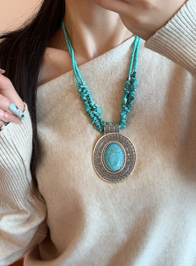 绿松石碎石串珠几何圆盘吊坠项链