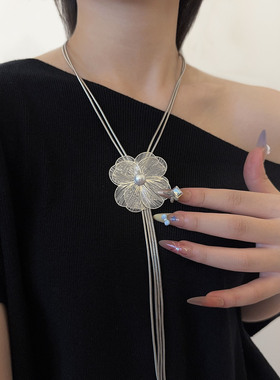 花朵镶珍珠吊坠蛇骨链项链女长款