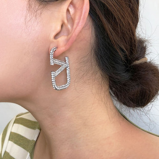 欧美风字母V镶钻耳环夸张简约气质时尚设计高级感时髦耳饰耳钉女
