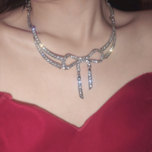 蝴蝶结金属镶钻女锁骨项链