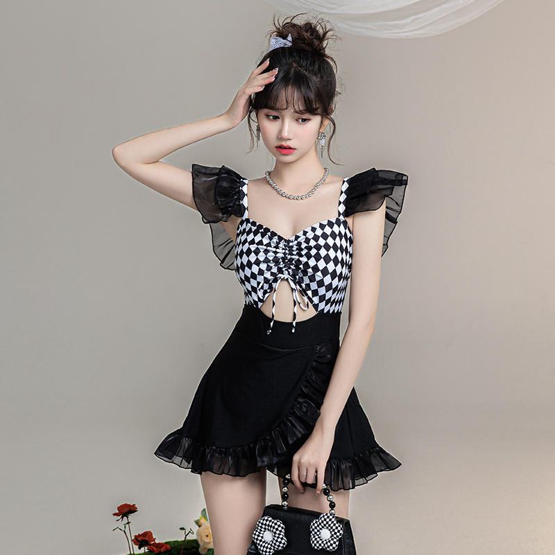 型盛游泳衣女款2025新款网红纯欲风保守显瘦性感连体遮肉泡温泉装