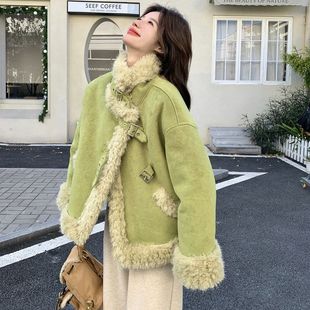 果绿色麂皮绒加厚保暖外套女冬季2025新款小众设计感皮毛一体棉服