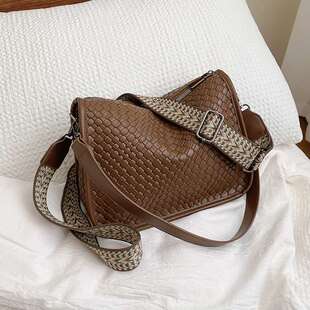 编织腋下包女2023秋季新款流行百搭大容量斜挎包质感单肩斜挎包