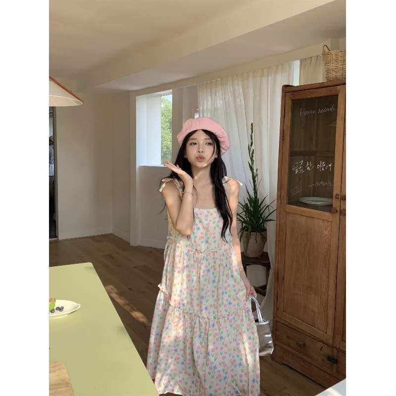 海边碎花吊带连衣裙女氛围感沙滩裙早春小清新田园绝美度假风裙子
