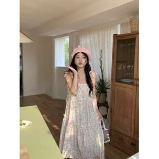 海边碎花吊带连衣裙女氛围感沙滩裙早春小清新田园绝美度假风裙子