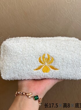 希偲黎米白色羊羔绒金色刺绣logo手拿包化妆包收纳整理
