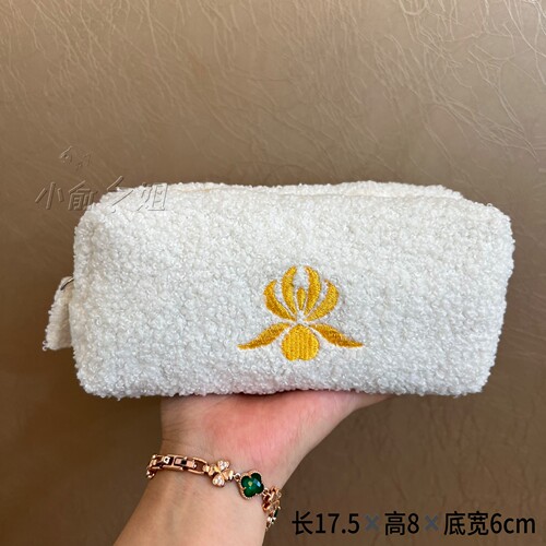 希偲黎米白色羊羔绒金色刺绣logo手拿包化妆包收纳整理