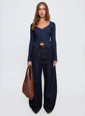 V-neck long sleeved button fitted top休闲V领长袖纽扣修身上衣