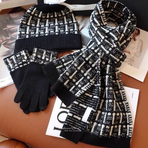 重磅三件套时髦冬季 高雅致优美 小香风金丝纯羊绒围巾帽子手套