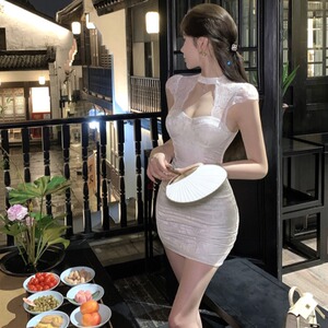 轻奢小众纯欲性感镂空露胸蕾丝拼接挂脖连衣裙女显身材包臀短裙子