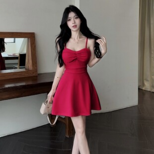 纯欲红色带胸垫吊带连衣裙女收腰显瘦气质性感A字短裙辣妹打底裙