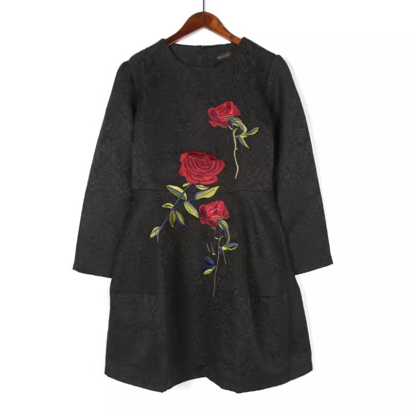 中国风妈妈装春秋季新款长袖气质刺绣中年女常规中长款打底连衣裙