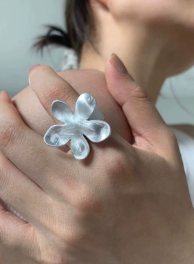 立体设计重工银色拉丝复古花朵纹路戒指弹力调节ins风简约食指戒