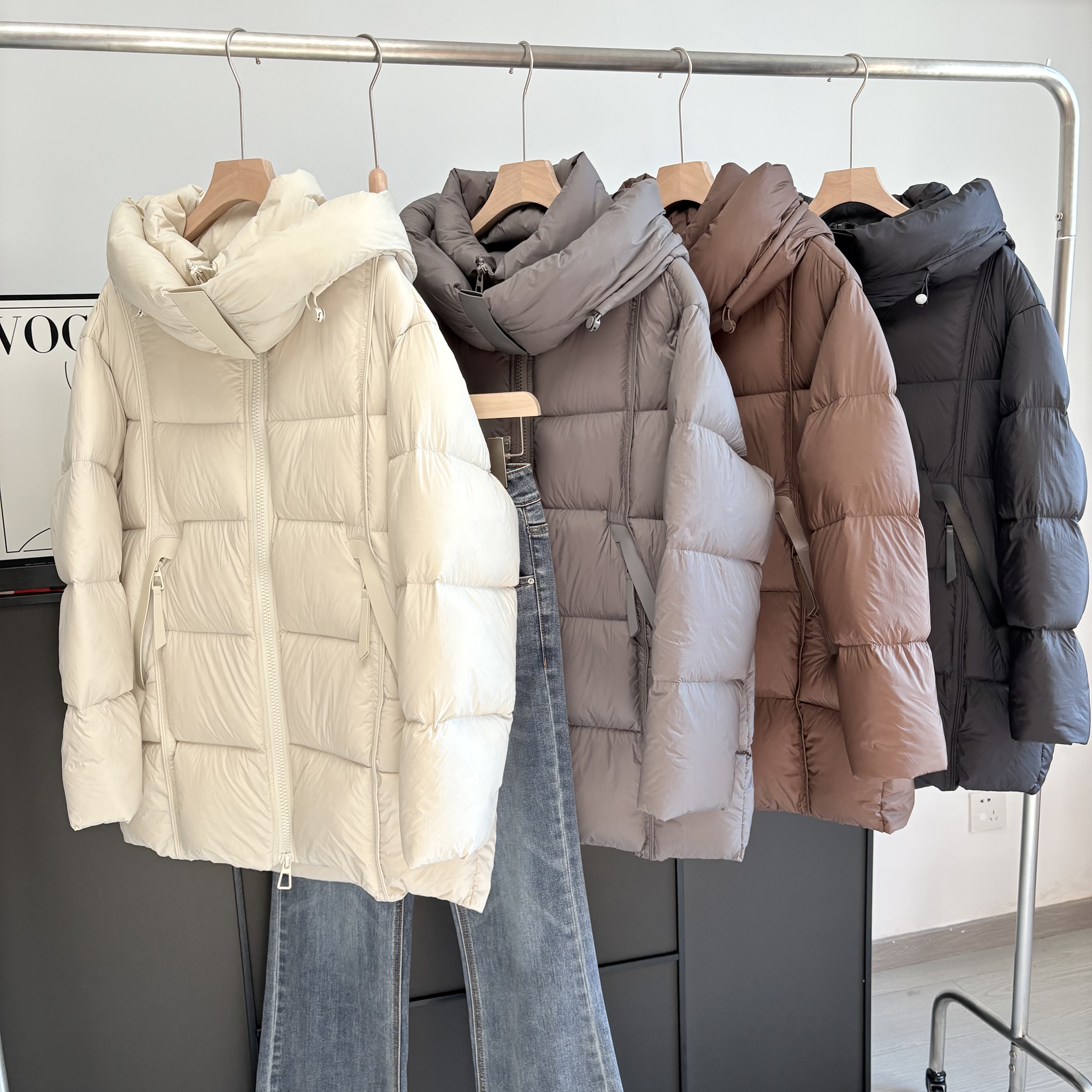 连帽鹅绒服厚款泡芙羽绒服2025冬季女装保暖中长