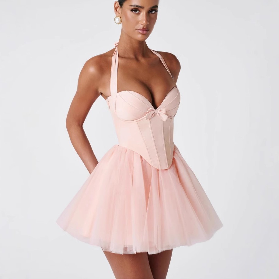 甜美鱼骨挂脖系带连衣裙女年夏季新款个性蕾丝拼接收腰蓬蓬裙