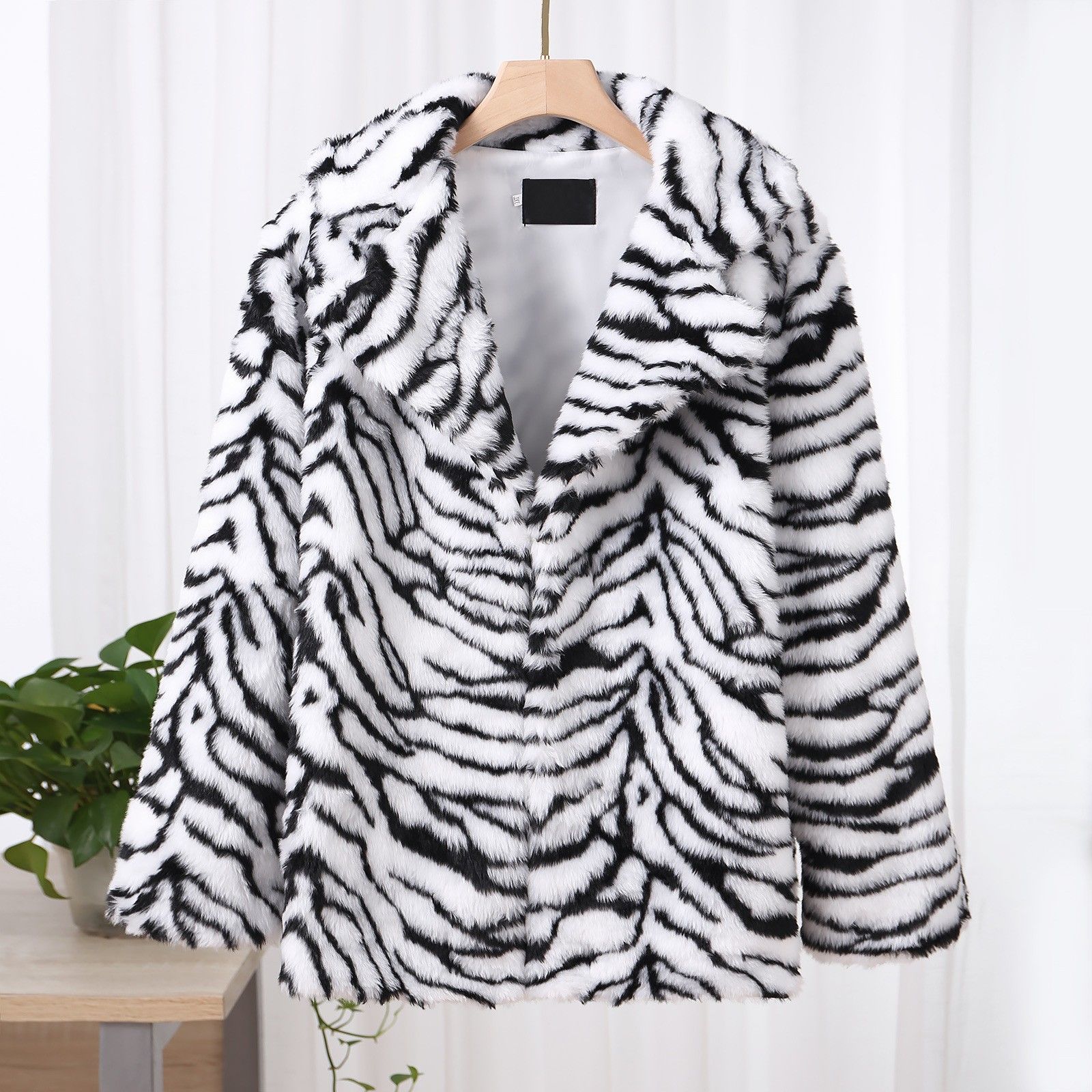 新款仿皮草 韩版仿皮草中长款西服性感雪白虎纹仿皮草外套黑白选
