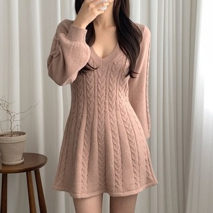 气质麻花针织连衣裙女秋冬新款 收腰领毛衣女 灯笼中长款