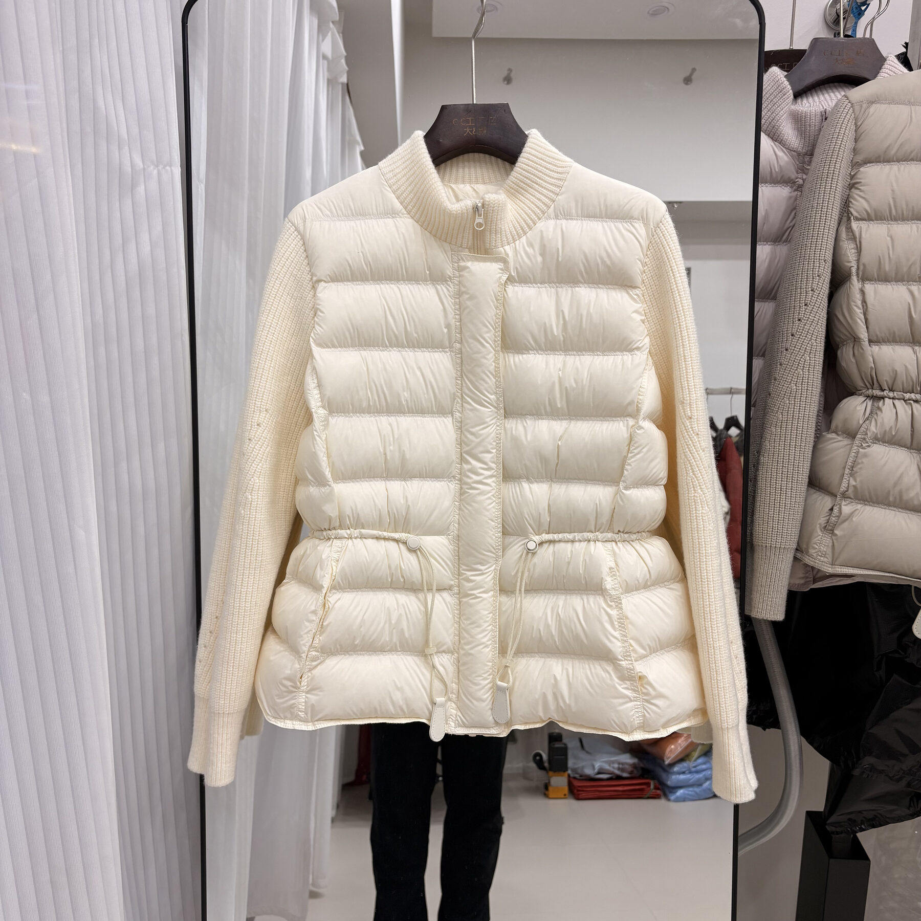 90白鸭绒针织拼接袖排骨立领羽绒服女短款时尚高品质百搭保暖外套