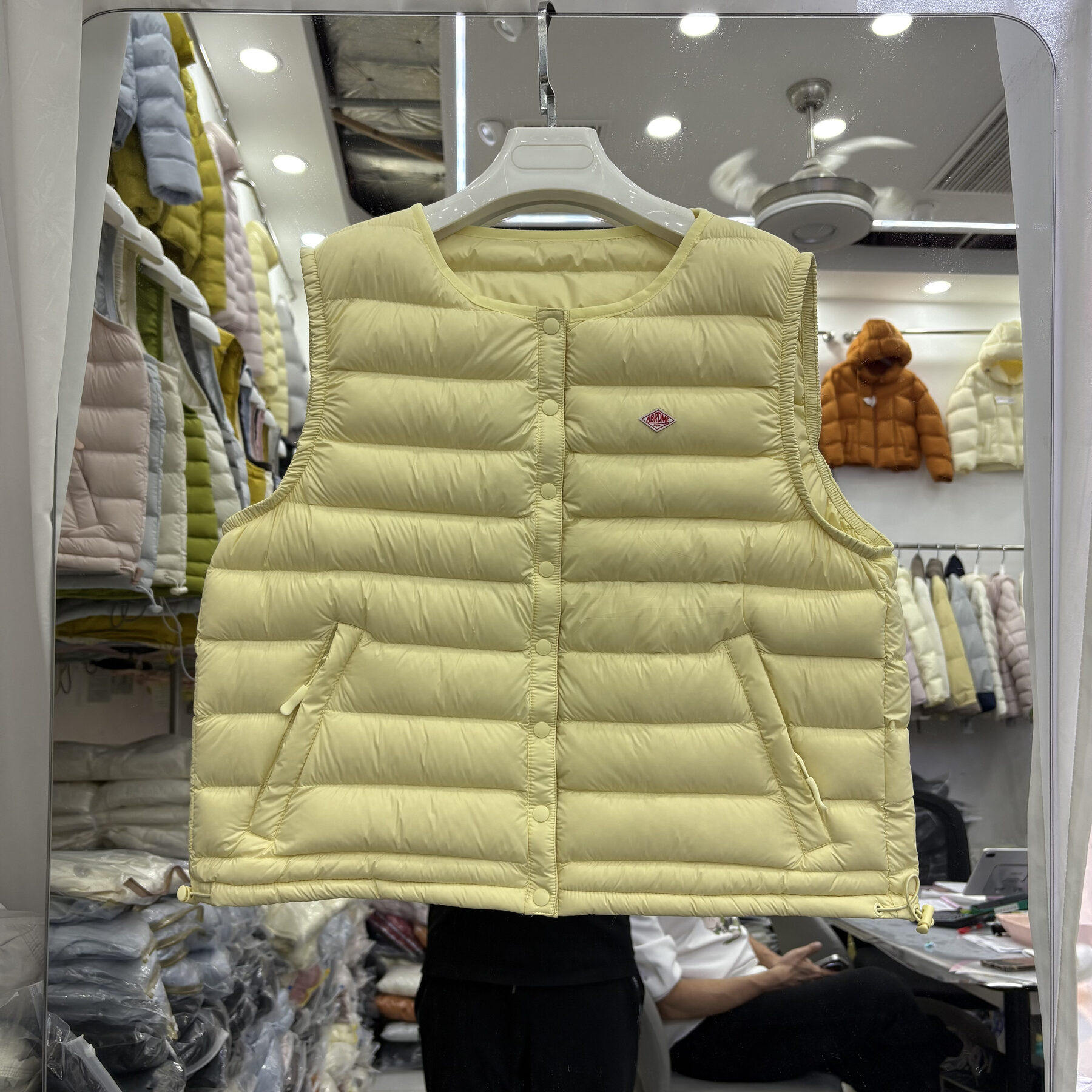 90白鸭绒秋冬轻薄时尚圆领羽绒服女马甲短款背心内胆保暖专柜品质