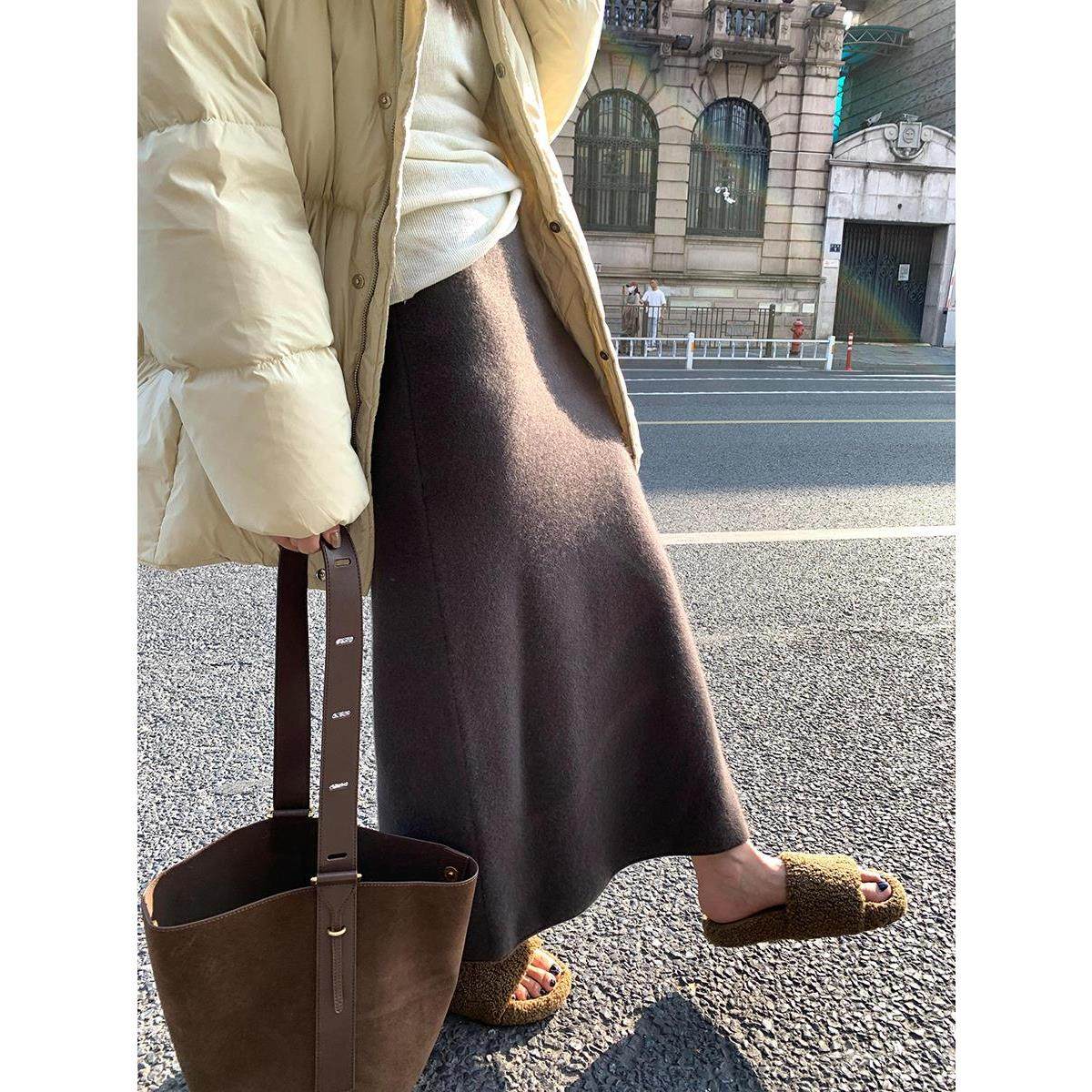 山羊绒裙韩系复古深棕色高腰半身裙女秋款小众百搭舒适a字长裙子