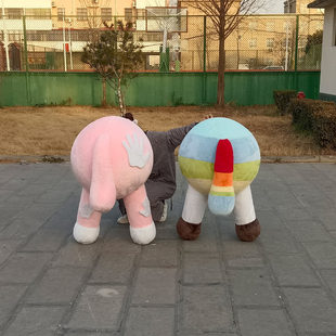 马年新品氛围趣味动物屁股造型拍马屁互动装置节日橱窗装饰用品