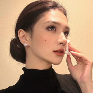 小份心碎 小众设计高级感轻奢迷你小方糖耳钉女2026新款精致耳饰