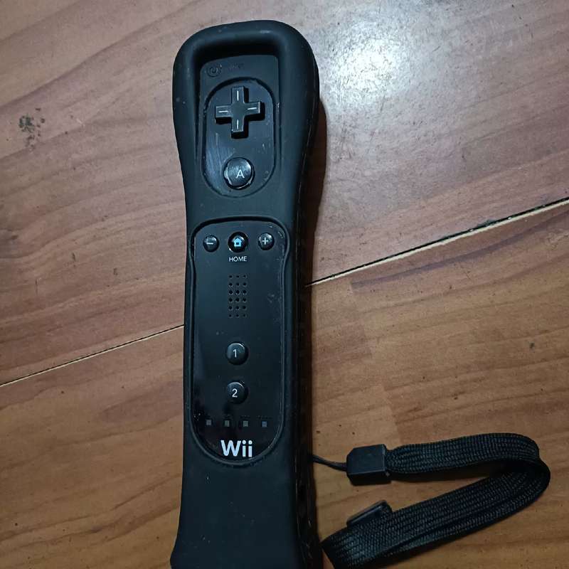 议价wii 原装手柄 直柄 功能正常 带加速器， 成色如图 功能