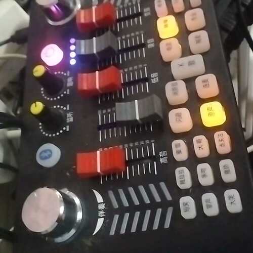 议价金运V18声卡，带蓝牙，支持，功能正常，按键旋钮