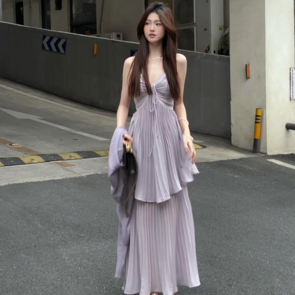 温柔法式甜辣风挂脖吊带连衣裙