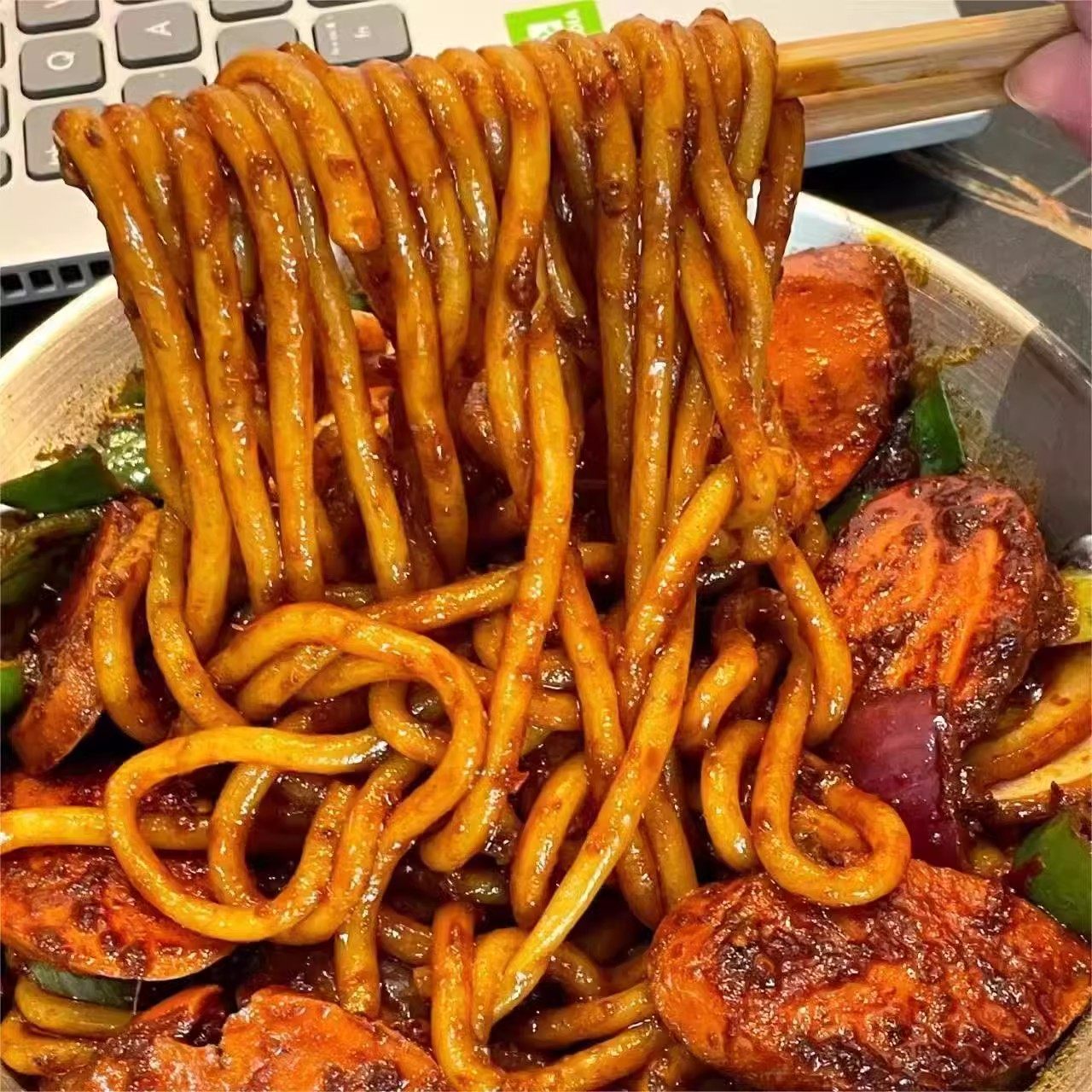 正宗新疆炒米粉爆辣粗粉美食小吃网红同款酱料专袋装特色特产美食