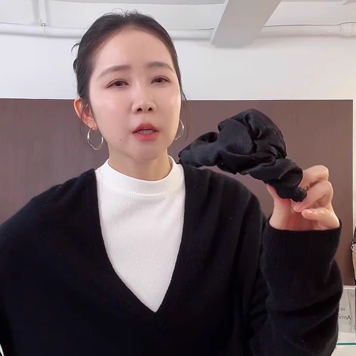 陈姬儿新款缎面褶皱云朵抓夹高级感发量少头饰后脑勺鲨鱼夹发夹女