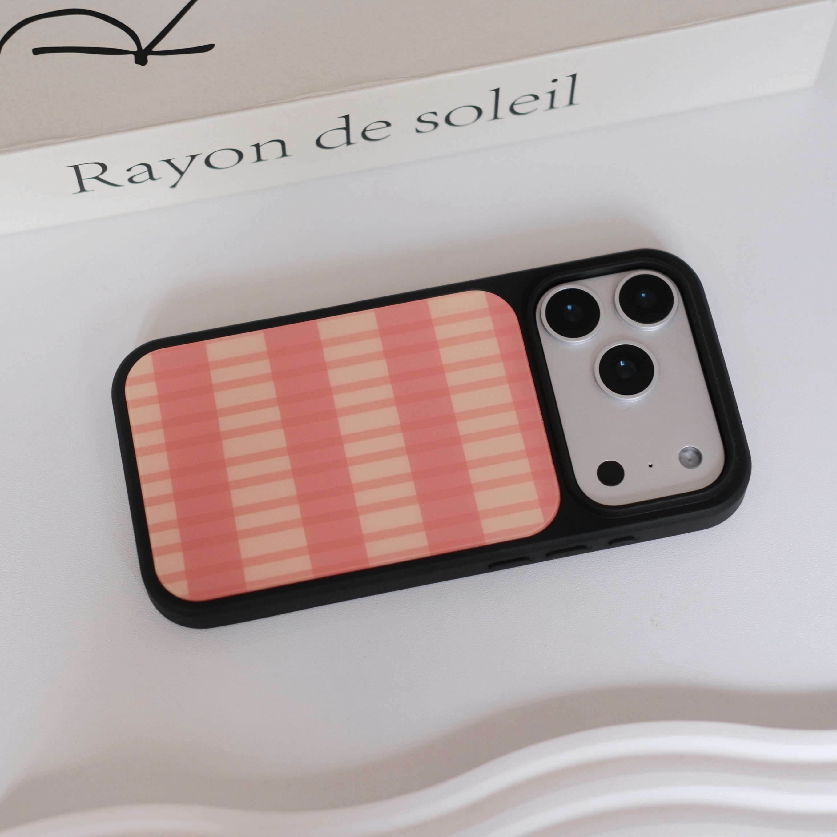 小众ins粉色复古格纹磨砂玻璃磁吸手机壳苹果iPhone17promax手机壳16pro黑框软边15手机壳14pro全包16