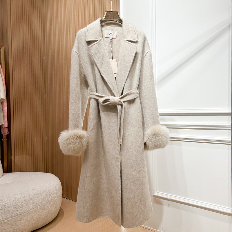 2025冬爆款高端大气上档次双面呢米色时髦腰带收腰毛呢毛毛袖外套
