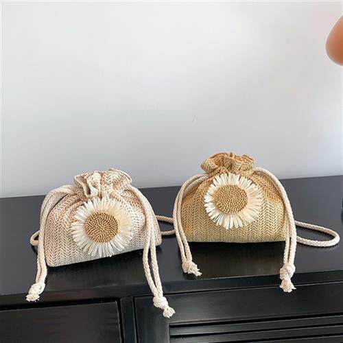 夏季草编沙滩女包2024年新款潮时尚编织包包少女百搭休闲编织包