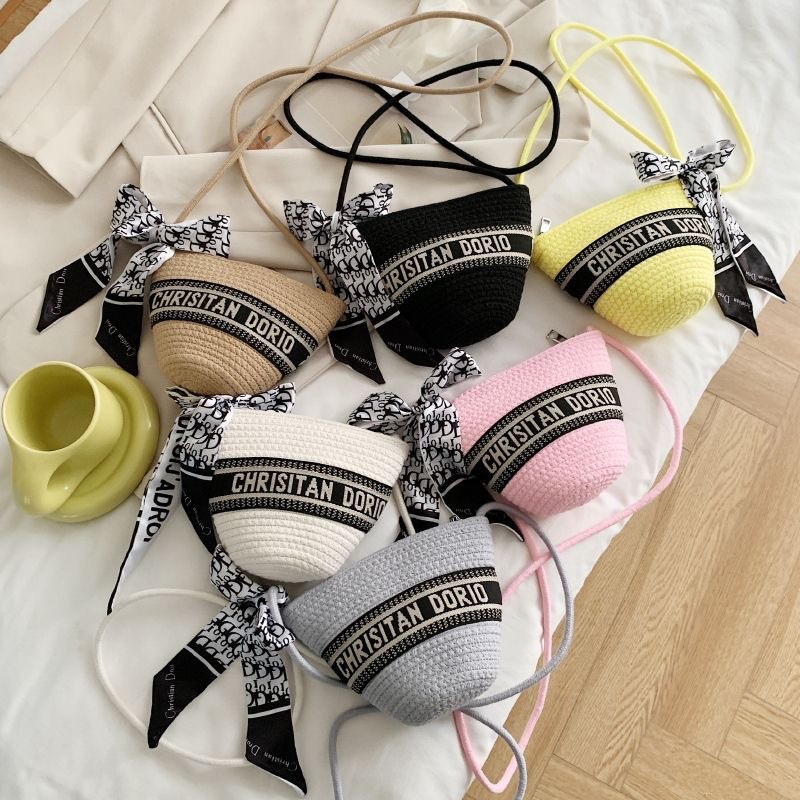 女士斜挎编织包字母草编迷你水桶包单肩斜挎沙滩包现货直供