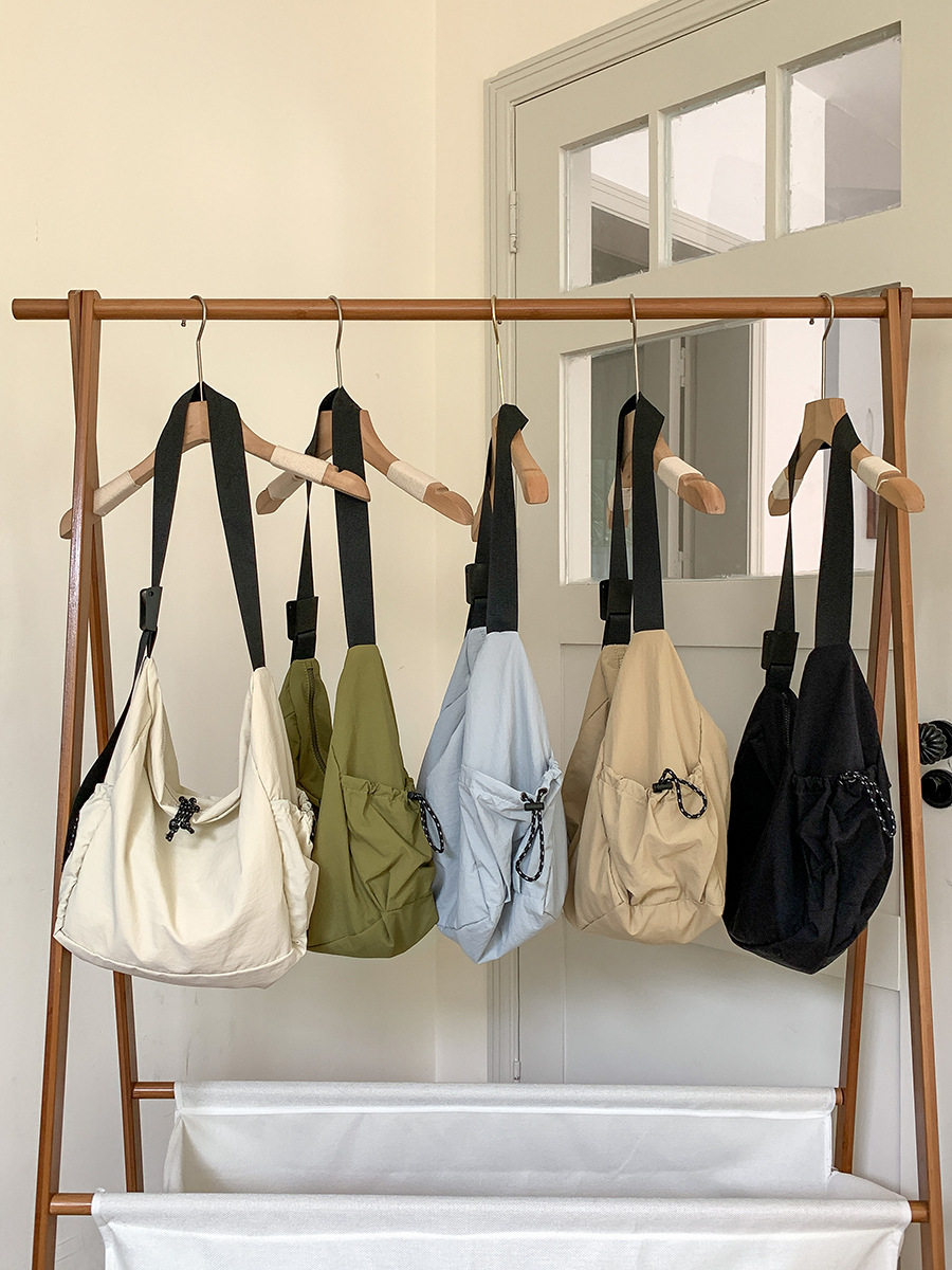 斜挎包褶皱大慵懒风单肩包时尚