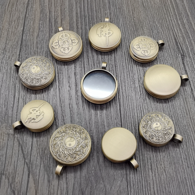 1.52.0铜圆形唐卡嘎乌盒吊坠